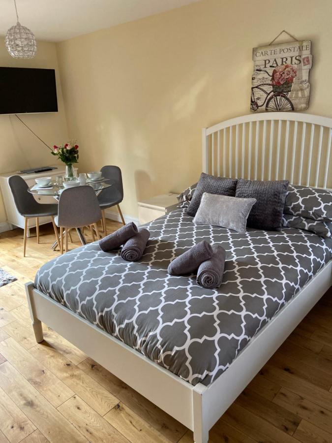 The Ashton Gate Mews Hotel บริสตอล ภายนอก รูปภาพ