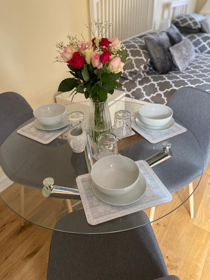 The Ashton Gate Mews Hotel บริสตอล ภายนอก รูปภาพ